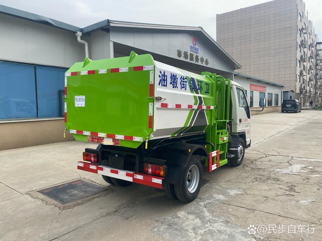 掛桶式垃圾車，高效便捷的城市環衛解決方案